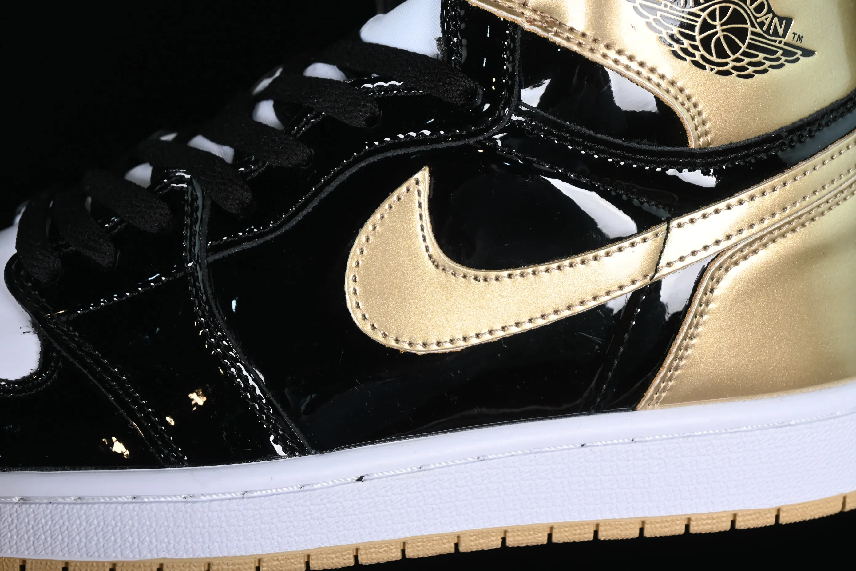All categories Air Jordan Jordan series basketball shoes Air Jordan 1 High Air Jordan 1 Retro High "ComplexCon" AJ1 Joe 1 Black Gold Mandarin Duck 861428-001